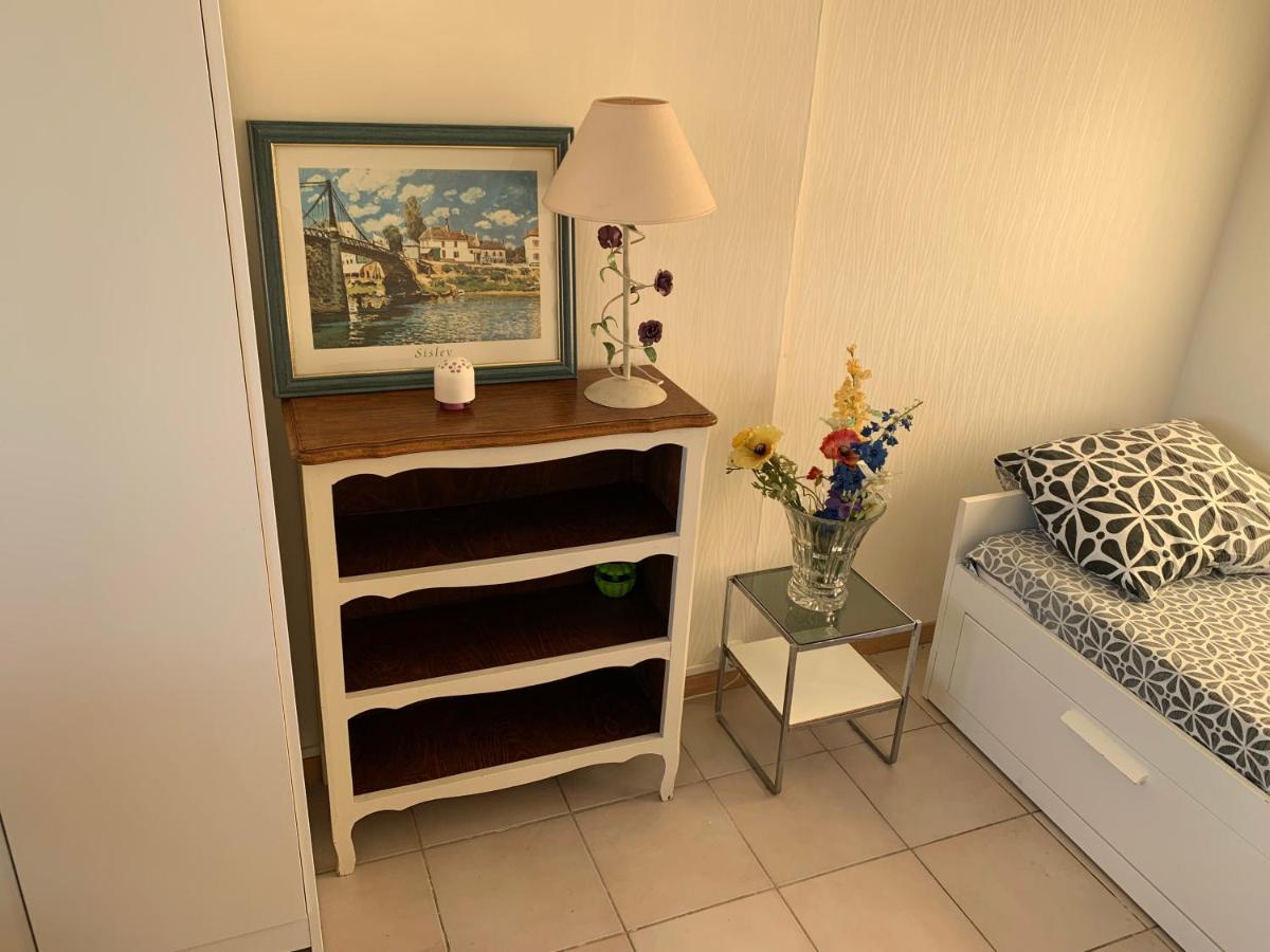 Chambre Tout Confort Saphir 1 A 3 P Dans Belle Maison Vaulx-en-Velin Exterior photo